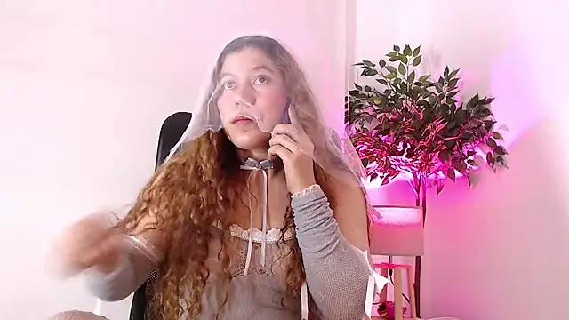 Snapshot of Coffee_Dreams chatting on January 22, 2025, 4:12 pm Coffee Dreams online show from January 22, 2025, 4:12 pm