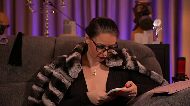 kelly kent online show from February 8, 2025, 3:19 am