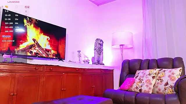 lara giraldo online show from March 10, 2026, 12:04 am