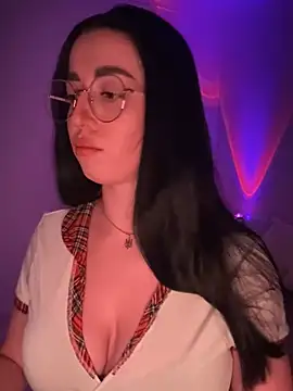 Emylia online show from February 19, 2025, 7:59 pm