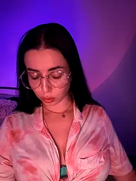 Emylia online show from October 3, 2025, 7:22 pm