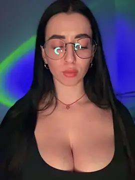 Emylia online show from November 30, 2025, 9:41 pm