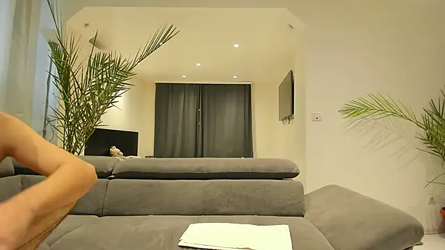 MissPanthera online show from January 2, 2025, 1:30 pm