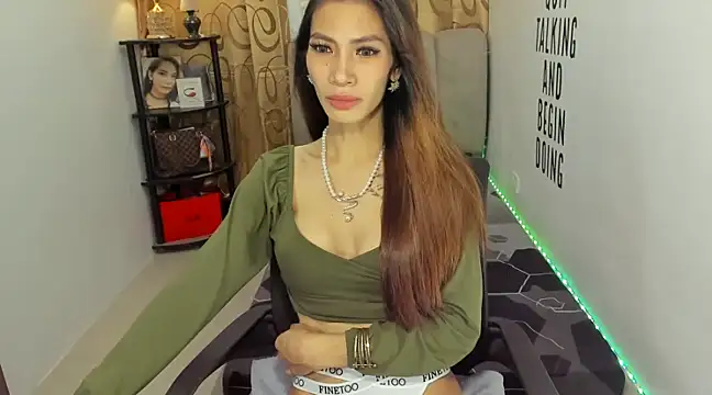 Trixie Mattel21 online show from December 9, 2024, 11:13 pm