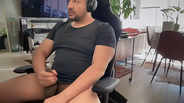 HungandThickLatin online show from March 20, 2025, 11:45 pm