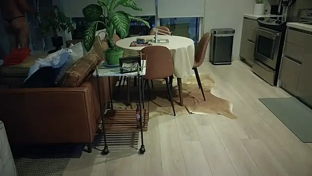 HungandThickLatin online show from September 21, 2025, 11:56 am