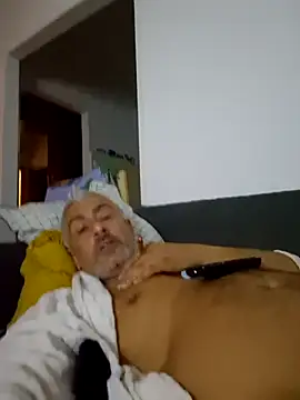 cuci45 online show from September 18, 2025, 7:49 pm