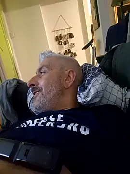 cuci45 online show from November 20, 2025, 8:52 pm