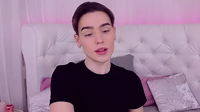 RobbyCharming online show from February 6, 2025, 7:51 pm