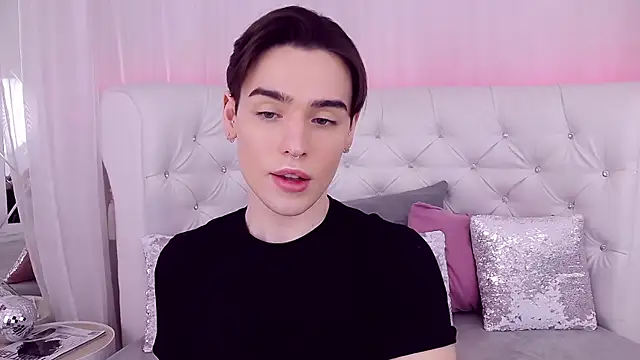 RobbyCharming online show from February 28, 2025, 7:46 pm