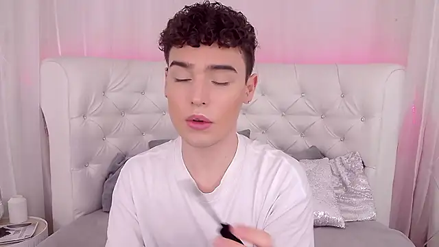 RobbyCharming online show from September 14, 2025, 3:38 am