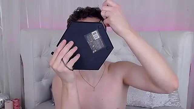 RobbyCharming online show from September 29, 2025, 3:44 am