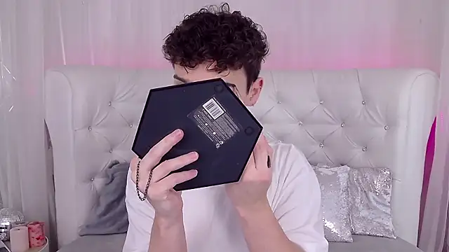 RobbyCharming online show from October 3, 2025, 3:36 am