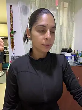 charlotte stevenss  online show from March 20, 2025, 2:53 pm