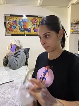 charlotte stevenss  online show from October 28, 2025, 3:04 pm