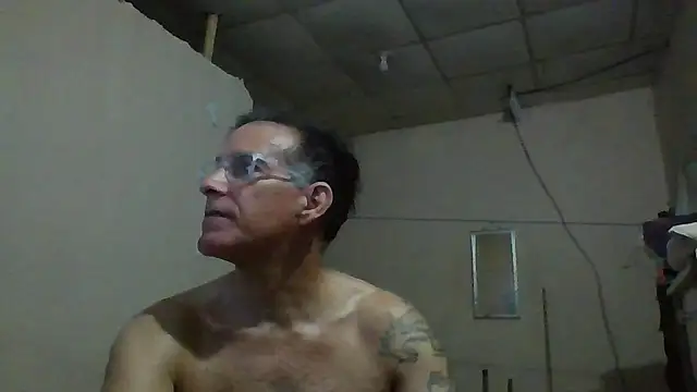 Snapshot of CaptainFox chatting on June 2, 2026, 11:18 pm CaptainFox online show from June 2, 2026, 11:18 pm