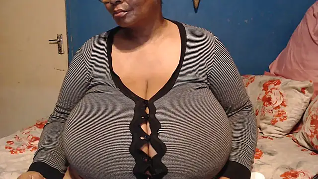 CUTEFIRMMELONSS online show from October 13, 2025, 9:26 pm