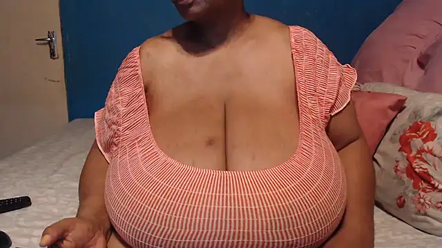 CUTEFIRMMELONSS online show from October 15, 2025, 8:31 pm