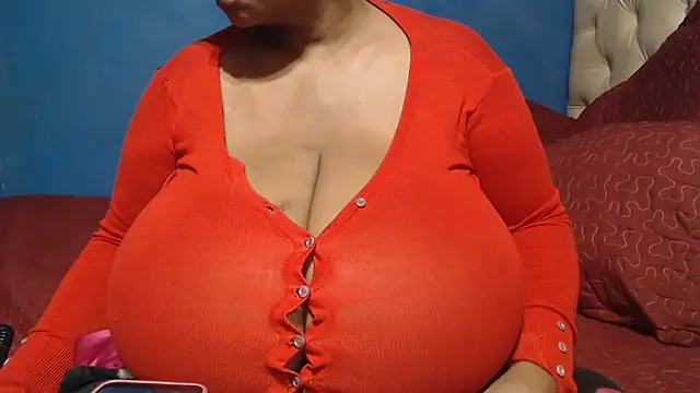 CUTEFIRMMELONSS online show from April 18, 2026, 3:43 am