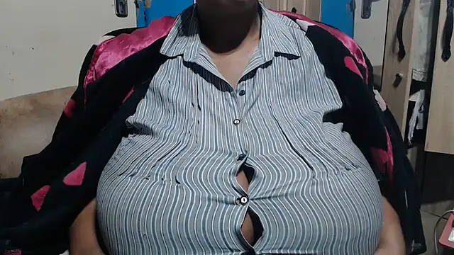 Snapshot of CUTEFIRMMELONSS chatting on July 10, 2026, 6:10 pm CUTEFIRMMELONSS online show from July 10, 2026, 6:10 pm