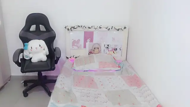 Youlittlepervertt  online show from December 23, 2024, 4:22 am