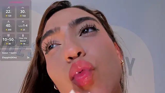 Snapshot of MariamRivera_ chatting on February 26, 2025, 4:03 am MariamRivera  online show from February 26, 2025, 4:03 am