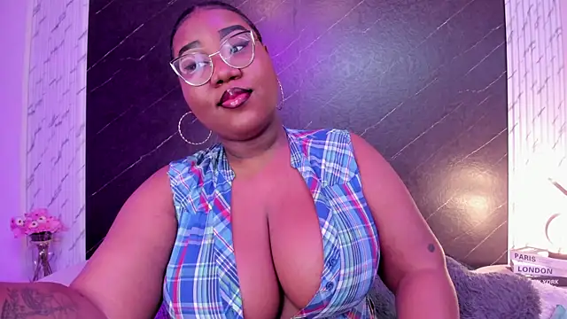 Darnellqueen online show from September 17, 2025, 3:52 am