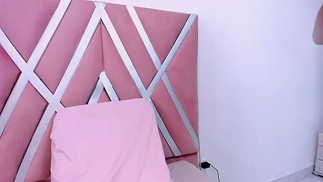 Snapshot of Helenn_monroy1 chatting on February 6, 2026, 7:06 pm Helenn monroy1 online show from February 6, 2026, 7:06 pm