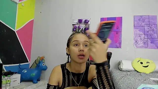 MarianaManzur online show from September 15, 2025, 3:01 pm