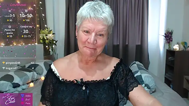 Snapshot of roxana_brooks chatting on April 24, 2026, 11:40 pm roxana brooks online show from April 24, 2026, 11:40 pm