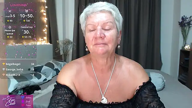 Snapshot of roxana_brooks chatting on May 5, 2026, 2:03 pm roxana brooks online show from May 5, 2026, 2:03 pm