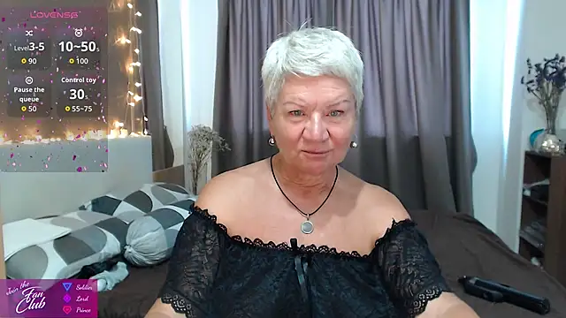 Snapshot of roxana_brooks chatting on June 3, 2026, 12:46 am roxana brooks online show from June 3, 2026, 12:46 am