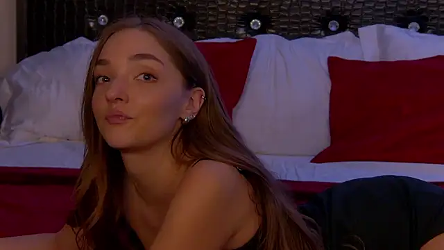 VirginieCruz online show from January 27, 2025, 11:43 pm