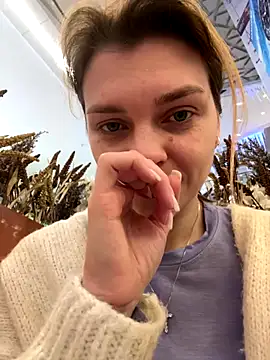 ValenciaShock online show from December 19, 2025, 6:42 am