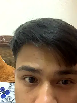 Hullax online show from November 3, 2025, 3:46 pm