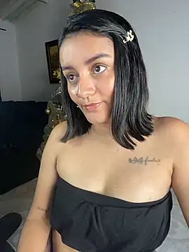 Snapshot of Lucia-Candy chatting on December 13, 2024, 5:05 am Lucia-Candy online show from December 13, 2024, 5:05 am
