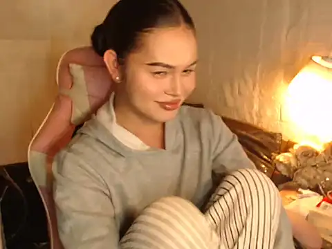 Snapshot of Ashely_Lewis chatting on November 24, 2025, 2:28 pm Ashely Lewis online show from November 24, 2025, 2:28 pm