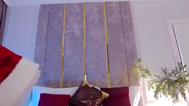 MilaDYstarlight online show from December 25, 2024, 8:07 pm