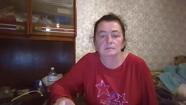 GypsiQueen2 online show from October 5, 2025, 5:11 pm