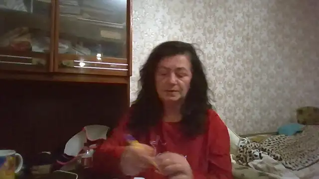 GypsiQueen2 online show from October 13, 2025, 5:57 pm