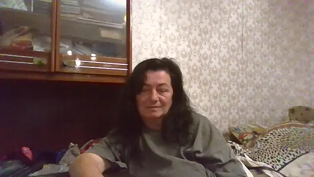 GypsiQueen2 online show from November 1, 2025, 3:14 pm