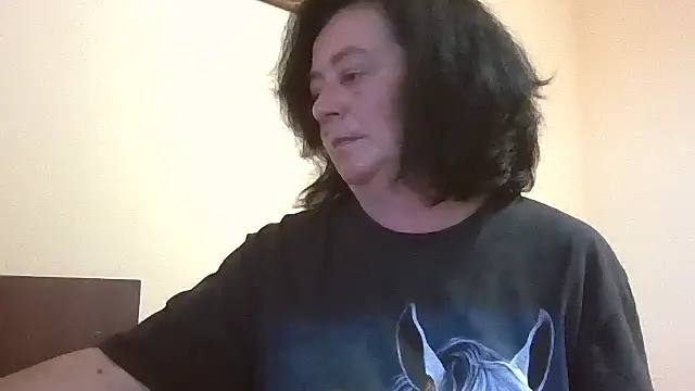 GypsiQueen2 online show from May 15, 2026, 5:42 pm