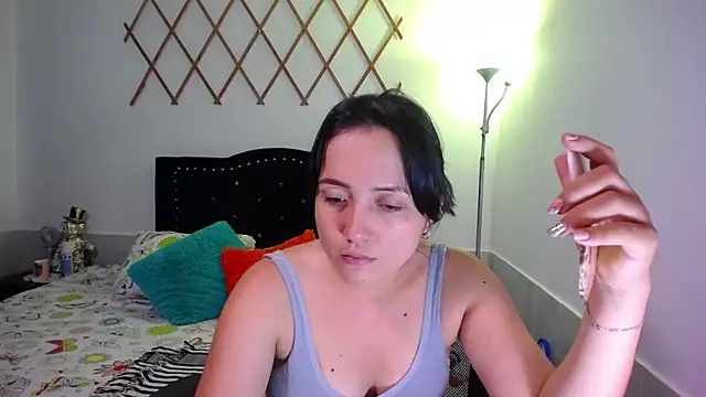 naughty girl 4u online show from October 16, 2025, 8:21 pm