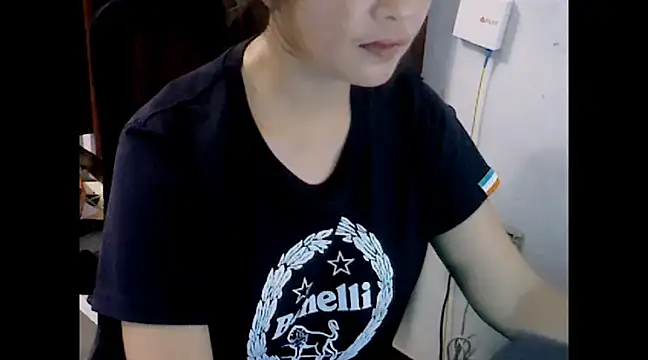 makemefallin online show from December 11, 2024, 2:11 pm