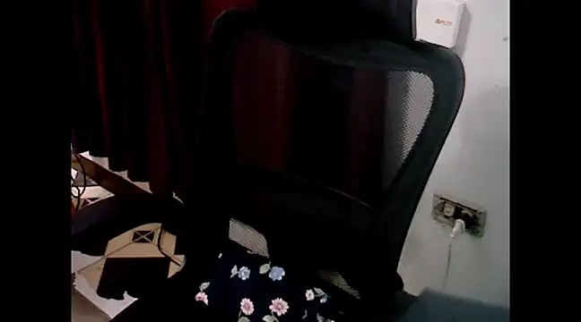 makemefallin online show from January 4, 2025, 1:42 pm