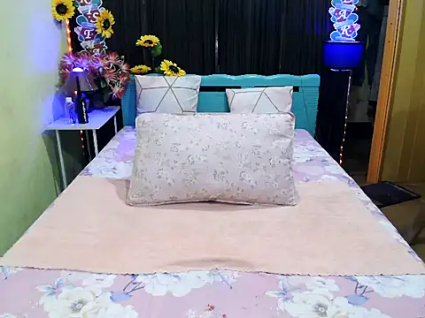 Snapshot of UrAsianPrincessDanie chatting on December 17, 2025, 6:03 pm UrAsianPrincessDanie online show from December 17, 2025, 6:03 pm