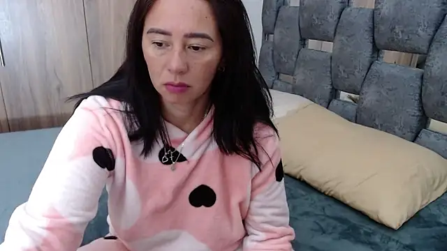 sara hott 1 online show from March 14, 2025, 12:29 pm