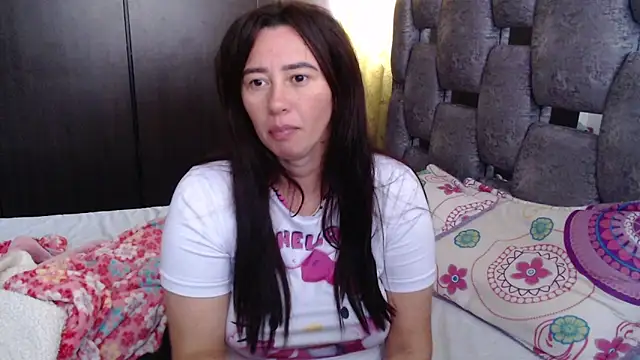 Snapshot of sara_hott_1 chatting on June 10, 2026, 2:27 pm sara hott 1 online show from June 10, 2026, 2:27 pm