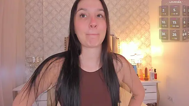 Pia Johnson  online show from April 21, 2026, 11:38 am