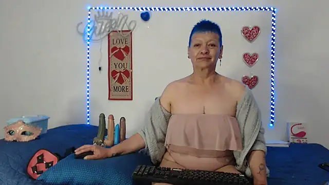 Snapshot of loquitaqueen011 chatting on February 9, 2025, 8:02 pm loquitaqueen011 online show from February 9, 2025, 8:02 pm